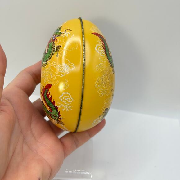 Lindt Tin Egg with Dragons – Lunar New Year Chocolate Keepsake Container - Picture 4 of 6